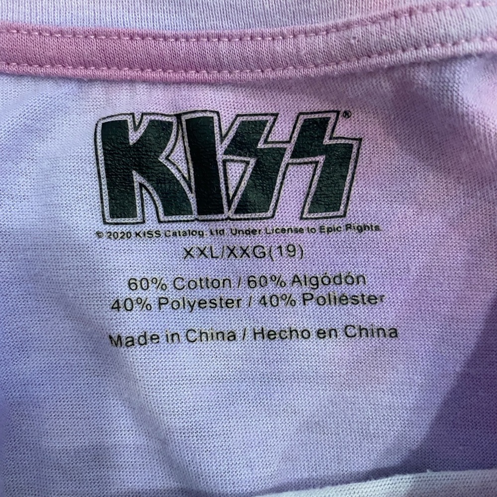 3/$25 kiss cropped tee - Picture 3 of 4